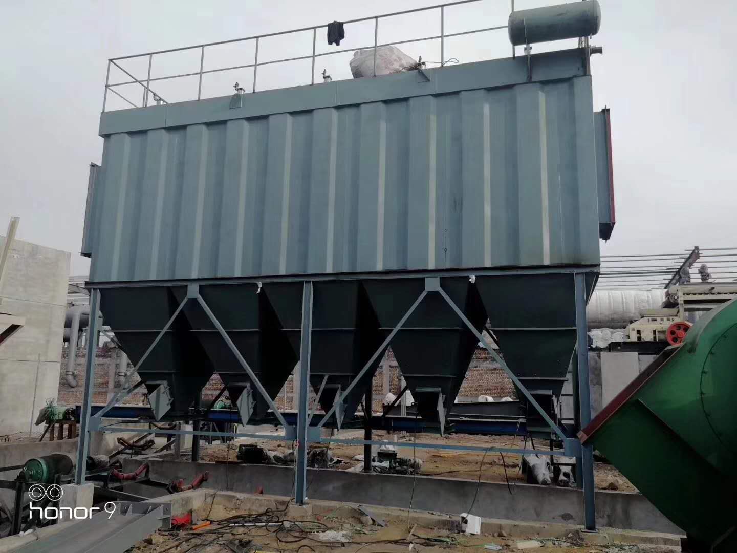 炭素廠焙燒車(chē)間除塵器碳素廠煙氣凈化設(shè)備